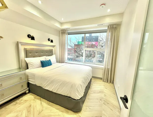 Toronto Rooms and Suites hotel detail image 3