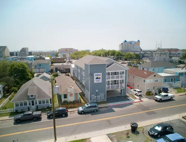 Dhimas Bayview Suites hotel detail image 2