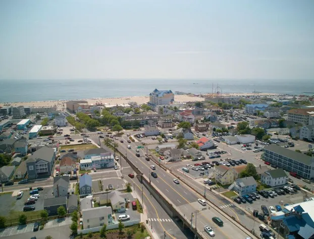 Dhimas Bayview Suites hotel detail image 3