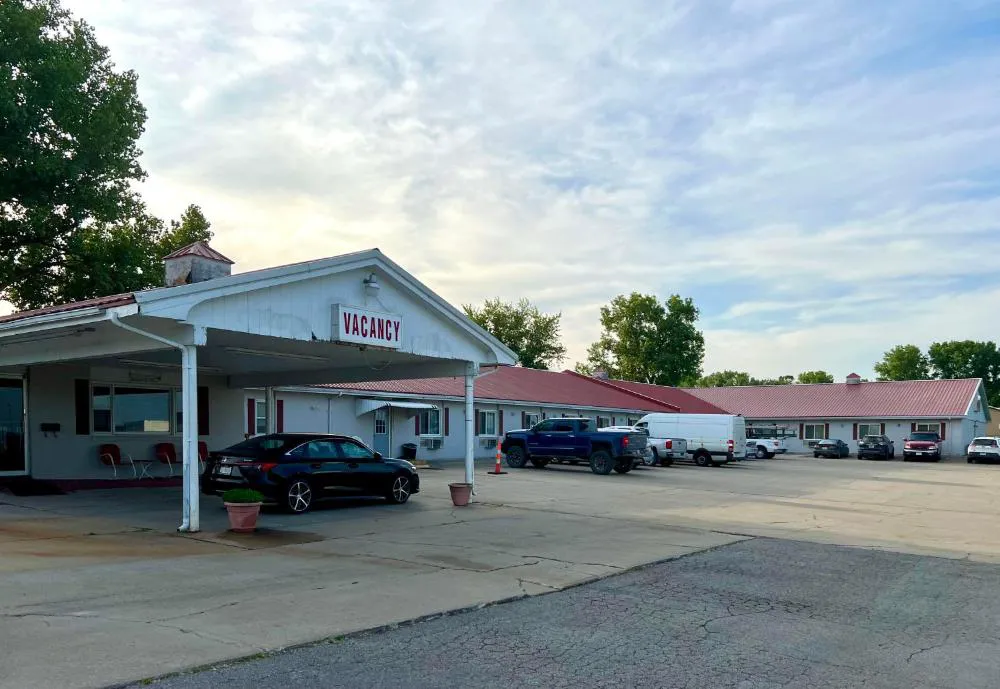 Celebrity Inn hotel hero