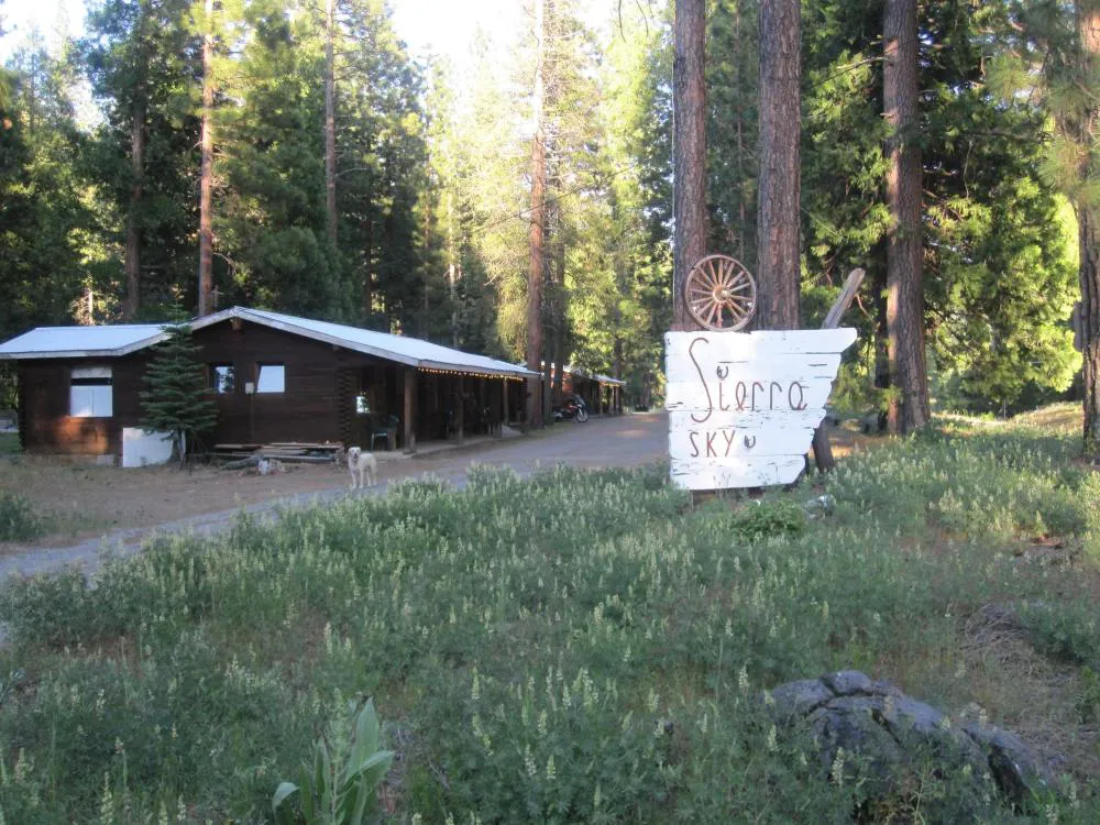 Sierra Sky Lodge hotel hero