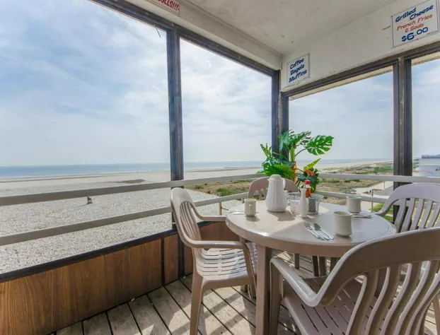 Waikiki Oceanfront Inn hotel detail image 1