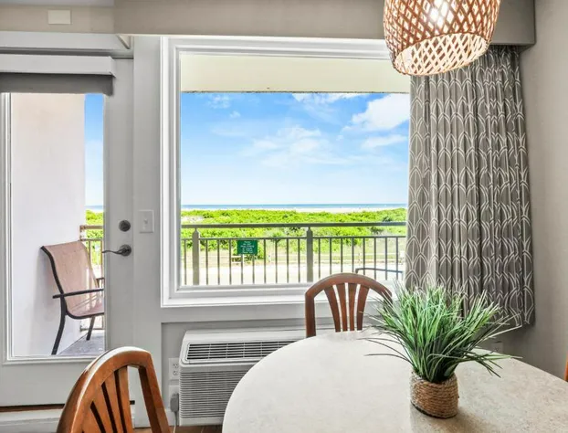 Waikiki Oceanfront Inn hotel detail image 2