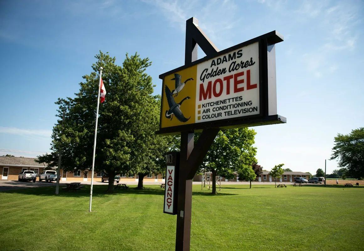 Adams Golden Acres Motel hotel hero