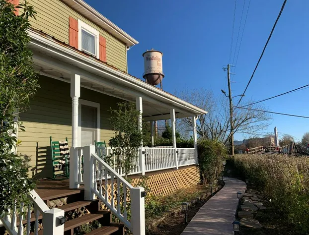 Woodbridge Inn & Tavern hotel detail image 3