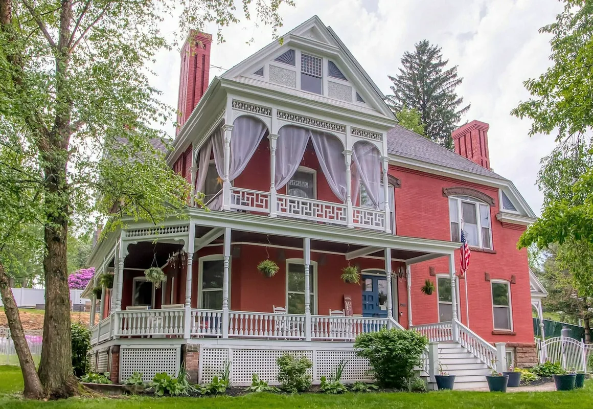 Hatch House Bed & Breakfast hotel hero