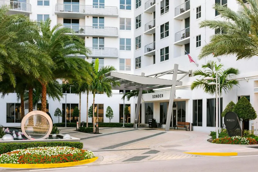 The Circ Hotel Hollywood, Sonder by Marriott Bonvoy hotel hero