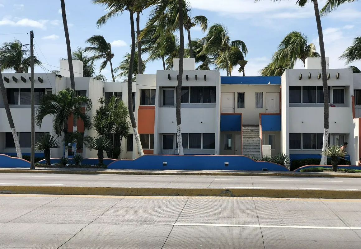 Suites Mediterraneo hotel hero