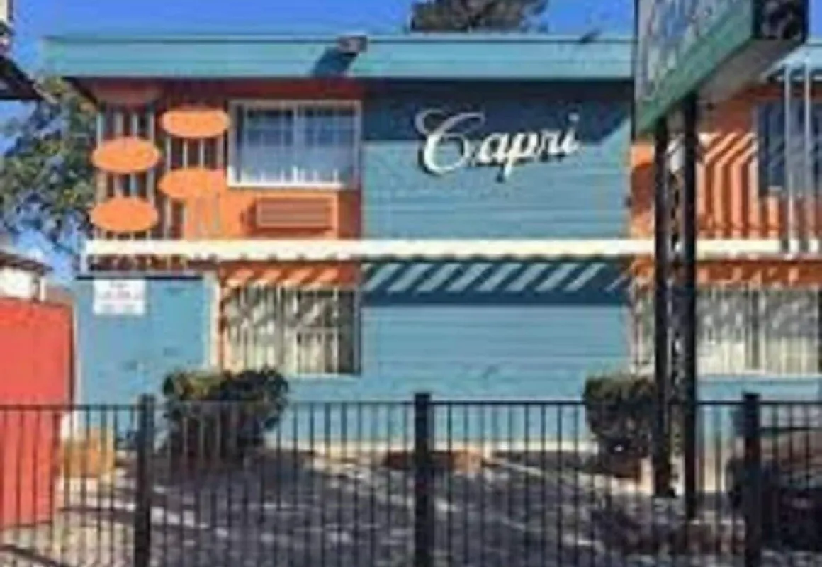 Capri Motel hotel hero