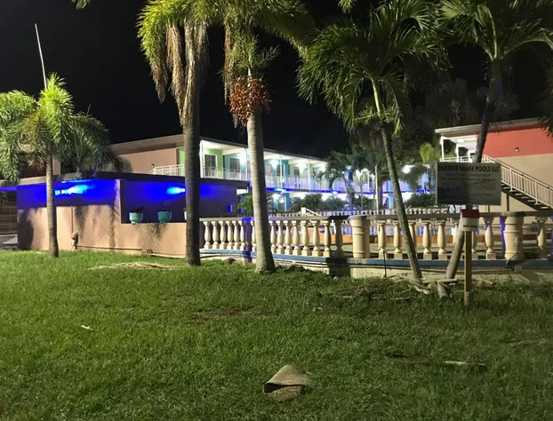 Tropical Inn & Suites hotel detail image 1