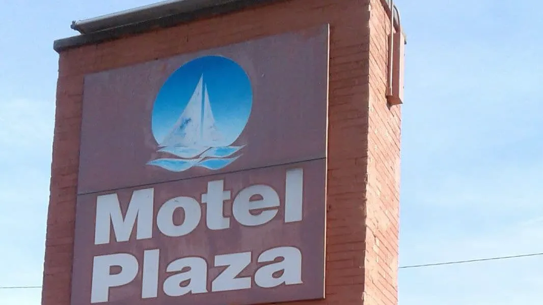 Motel Plaza hotel hero
