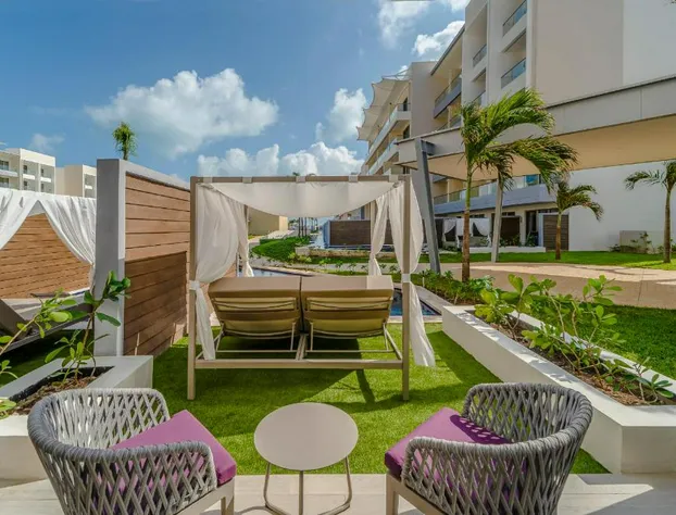 Planet Hollywood Cancun by Royalton, An Autograph Collection All-Inclusive Resort hotel detail image 2