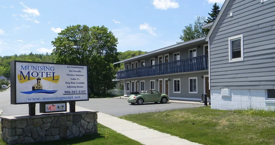 Munising Motel hotel hero