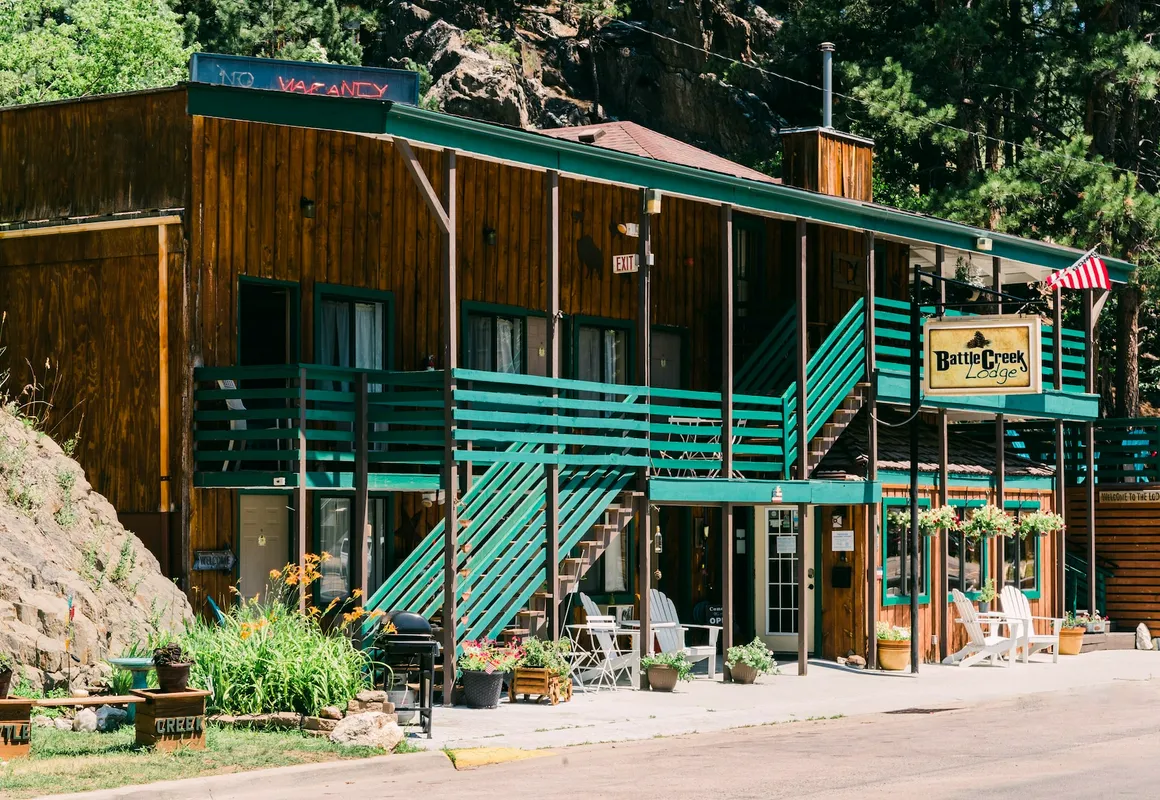 Battle Creek Lodge hotel hero