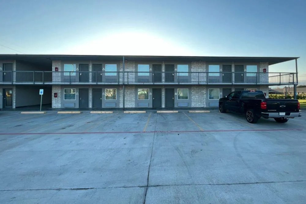 HomeTel Inn hotel hero