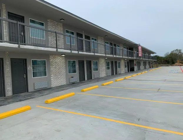 HomeTel Inn hotel detail image 3