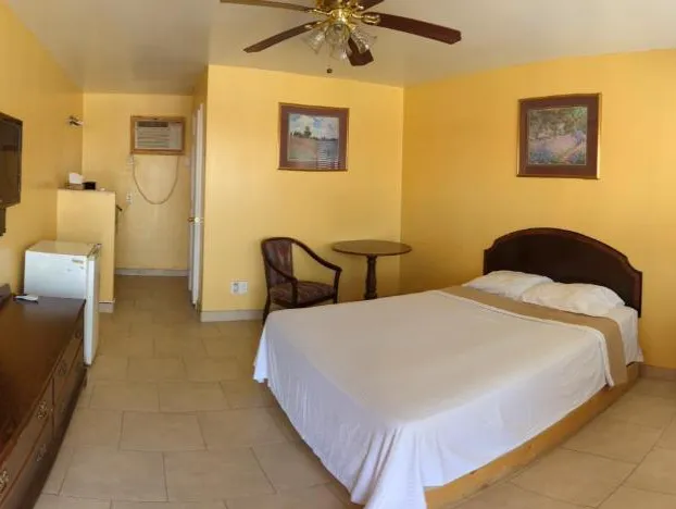 Canadian Inn hotel detail image 3