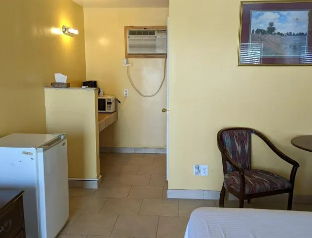 Canadian Inn hotel detail image 4