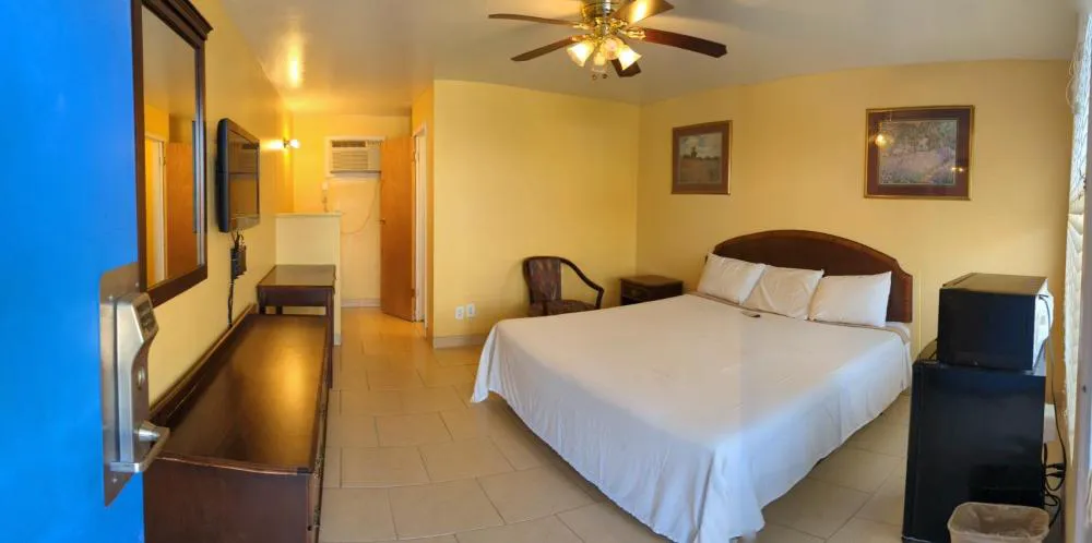 Canadian Inn hotel hero