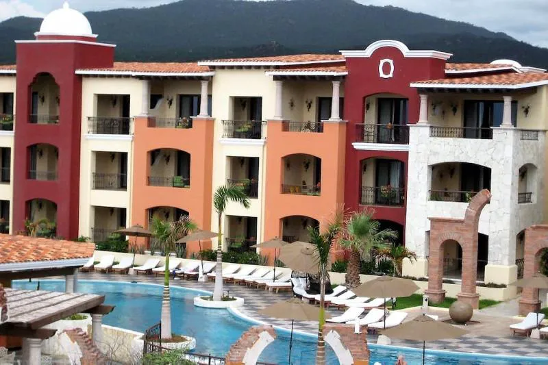 Amazing 1 BD Suite Master 1 King HE hotel hero