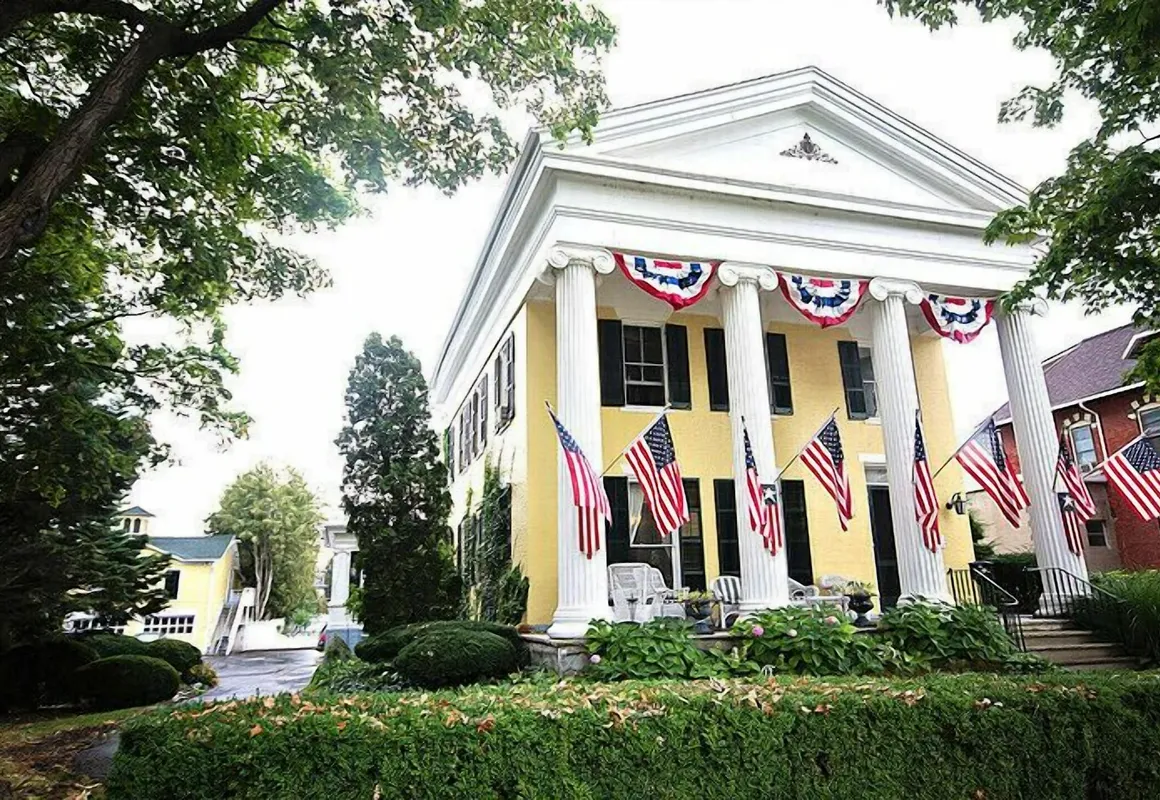 The Laurentide Inn hotel hero