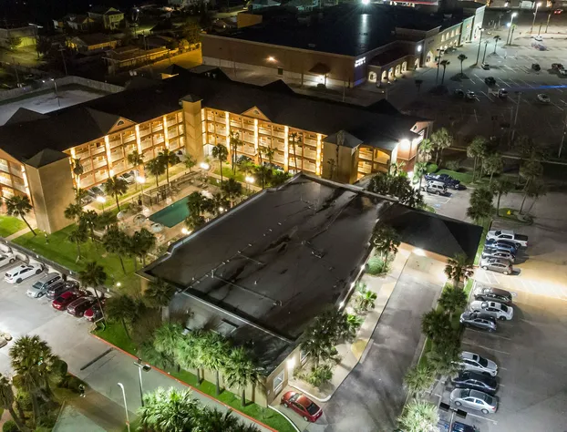 Clarion Pointe Galveston - Beachfront hotel detail image 1