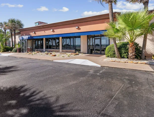 Clarion Pointe Galveston - Beachfront hotel detail image 3