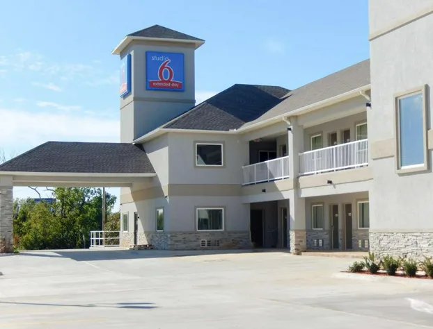 Studio 6 Yukon, OK hotel detail image 1