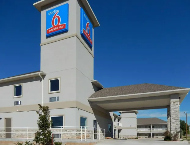 Studio 6 Yukon, OK hotel detail image 1