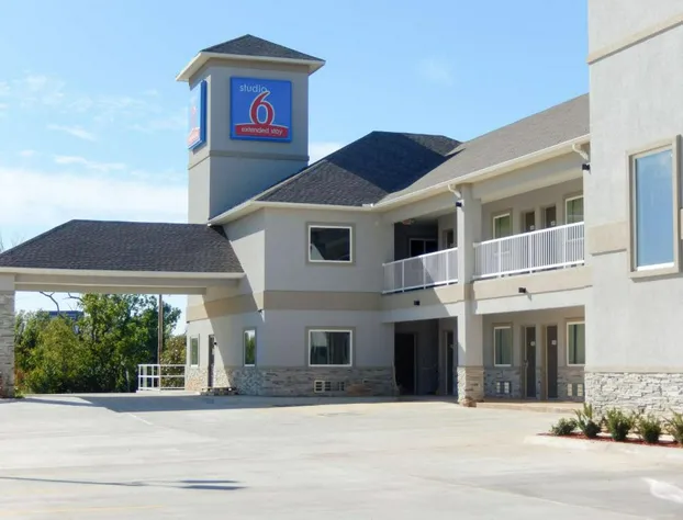 Studio 6 Yukon, OK hotel detail image 2