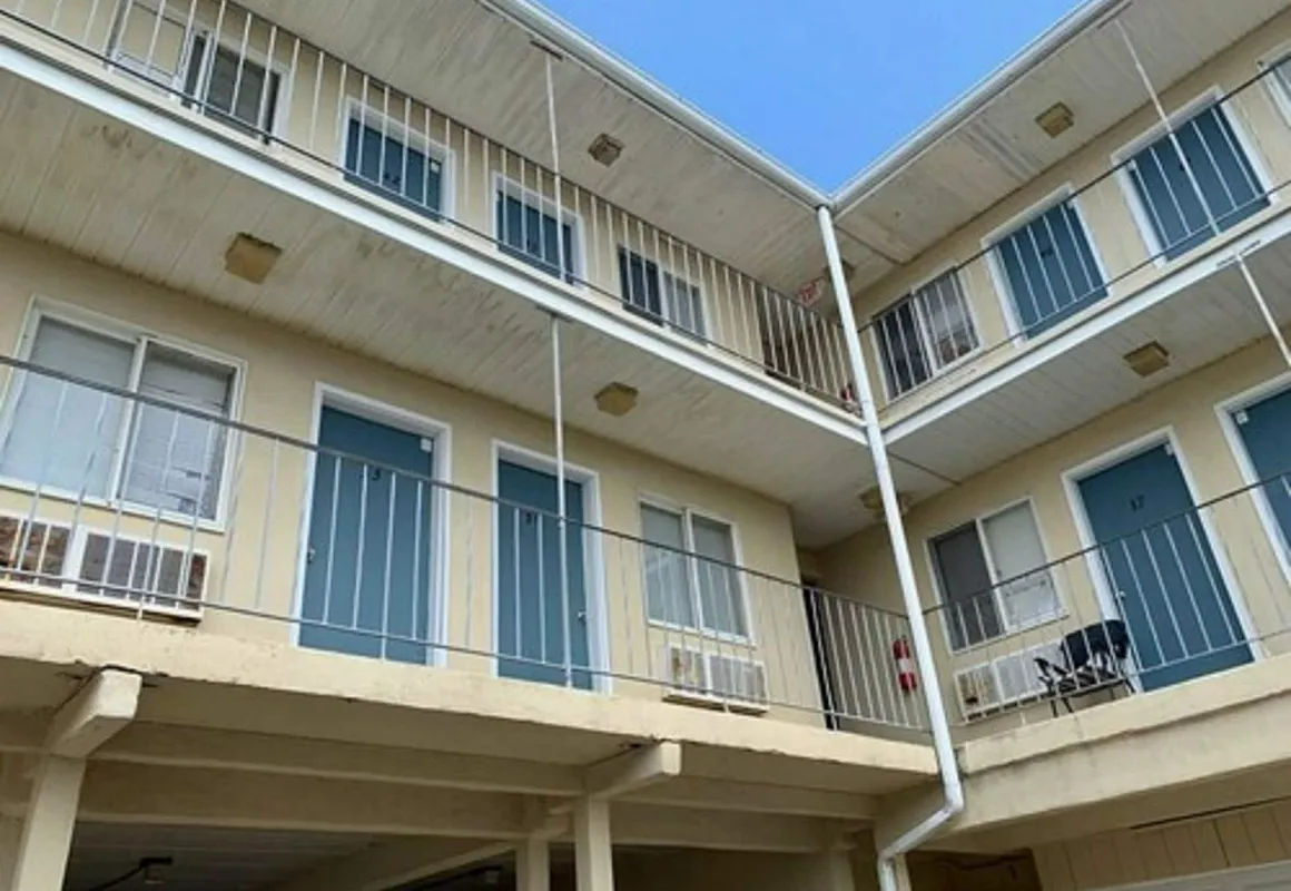 Thunderbird Motel hotel hero