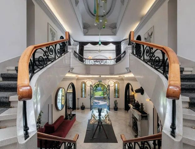 Pug Seal Polanco Allan Poe hotel detail image 1