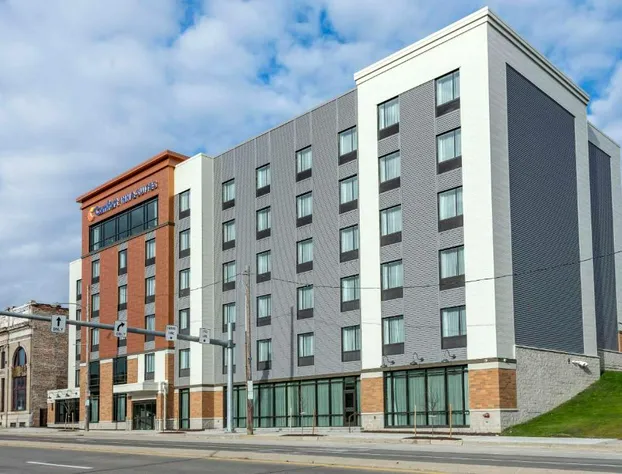 Comfort Inn & Suites Pittsburgh-Northshore hotel detail image 1