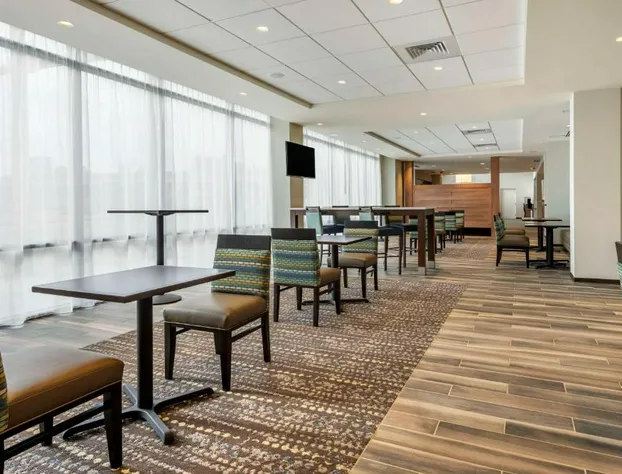 Comfort Inn & Suites Pittsburgh-Northshore hotel detail image 4