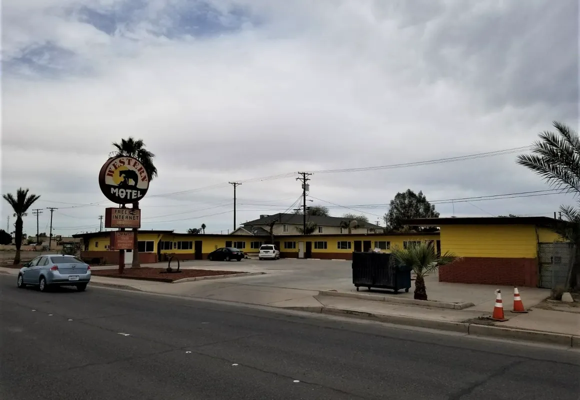 Western Motel hotel hero