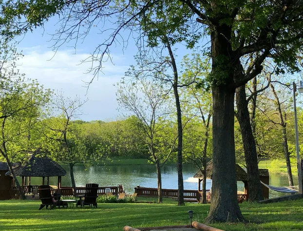 Walnut Waters Bed & Breakfast hotel detail image 2