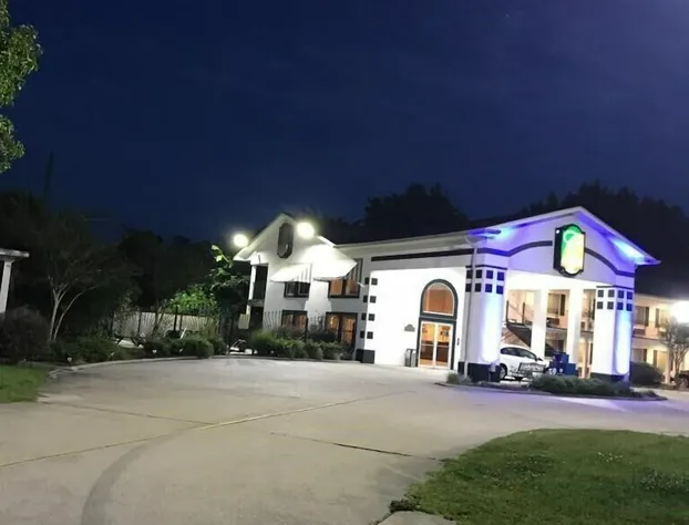 Cypress Inn hotel detail image 1