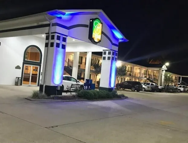 Cypress Inn hotel detail image 2