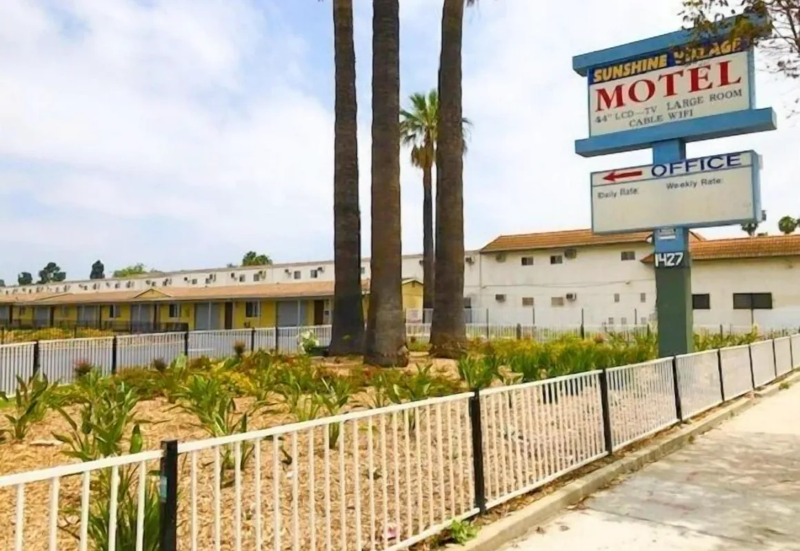 Sunshine Village Motel hotel hero