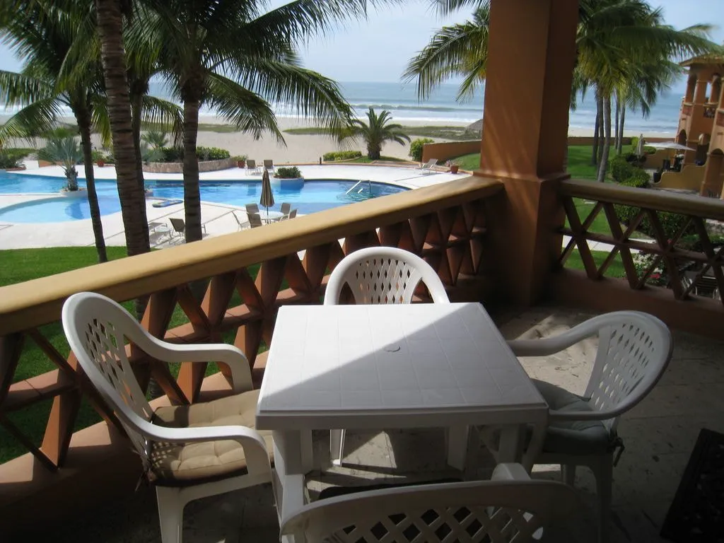 Condo Mike EM hotel hero