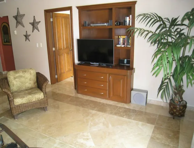 Condo Mike EM hotel detail image 3