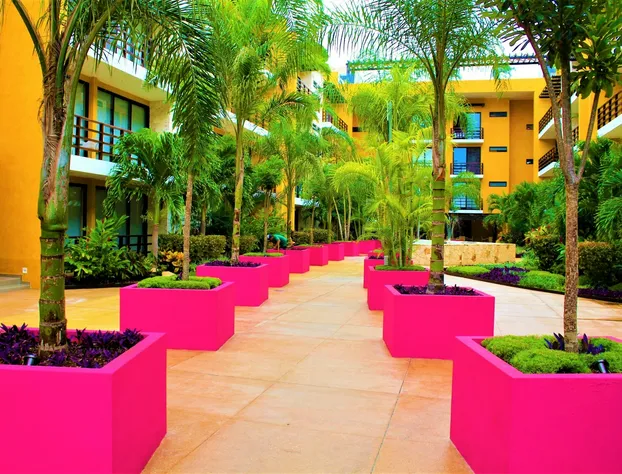 Amazing 2BR PH steps distance from 5th Av by Happy Address hotel detail image 1