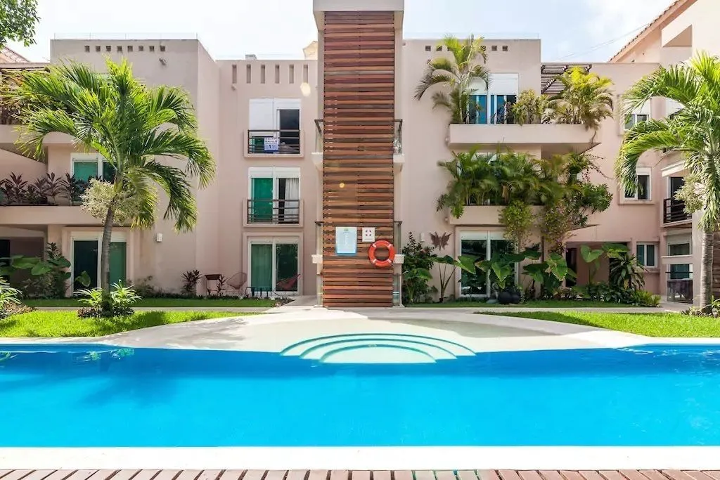 Condo Frank hotel hero