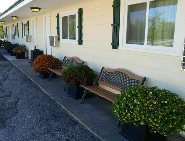 Sunset Motel at Armand's Gardens hotel detail image 1