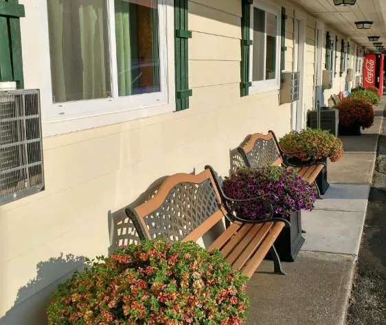 Sunset Motel at Armand's Gardens hotel detail image 3