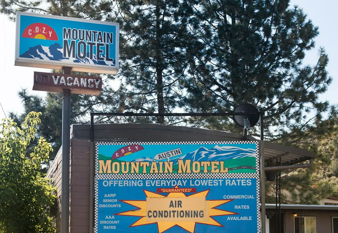 Cozy Mountain Motel hotel hero