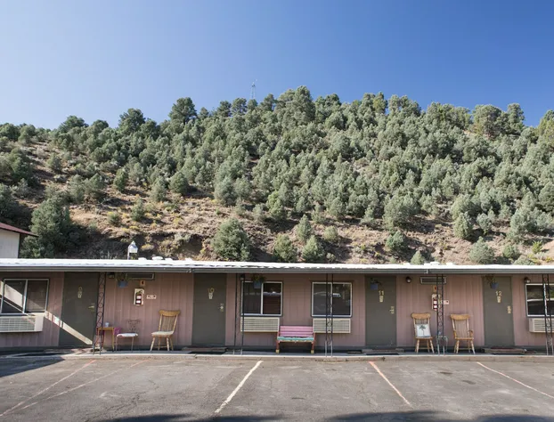Cozy Mountain Motel hotel detail image 1
