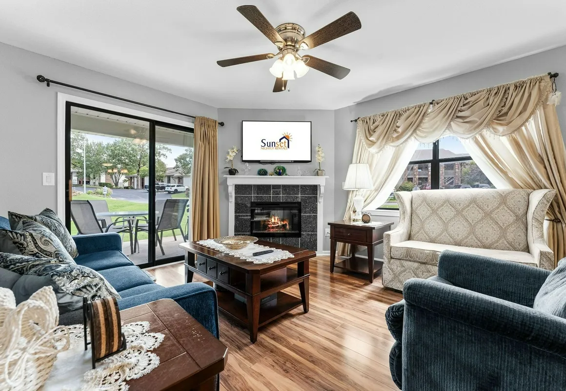 Dream Weaver 2 Bedroom Condo by RedAwning hotel hero