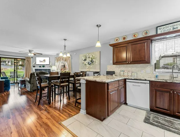 Dream Weaver 2 Bedroom Condo by RedAwning hotel detail image 4