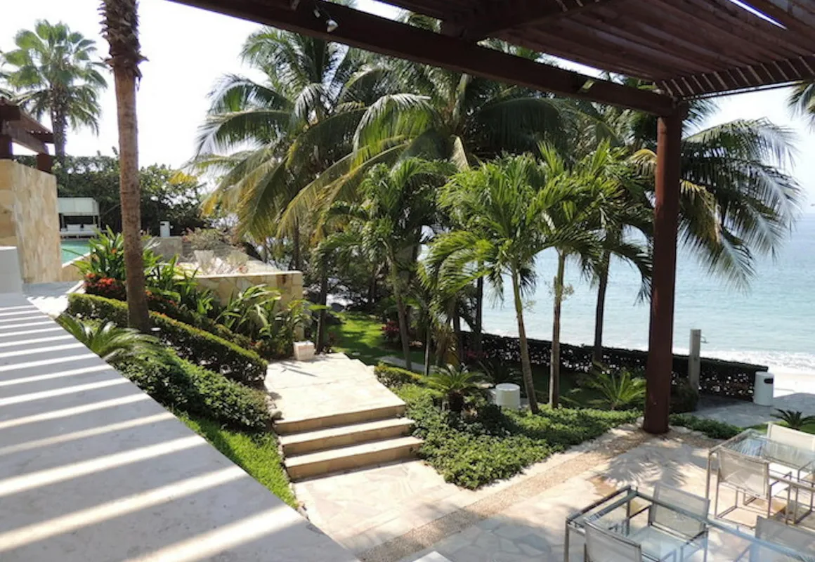 Unlimited Luxury ARENA Condo hotel hero